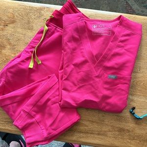 Like new Figs scrub set -shocking hot pink worn once